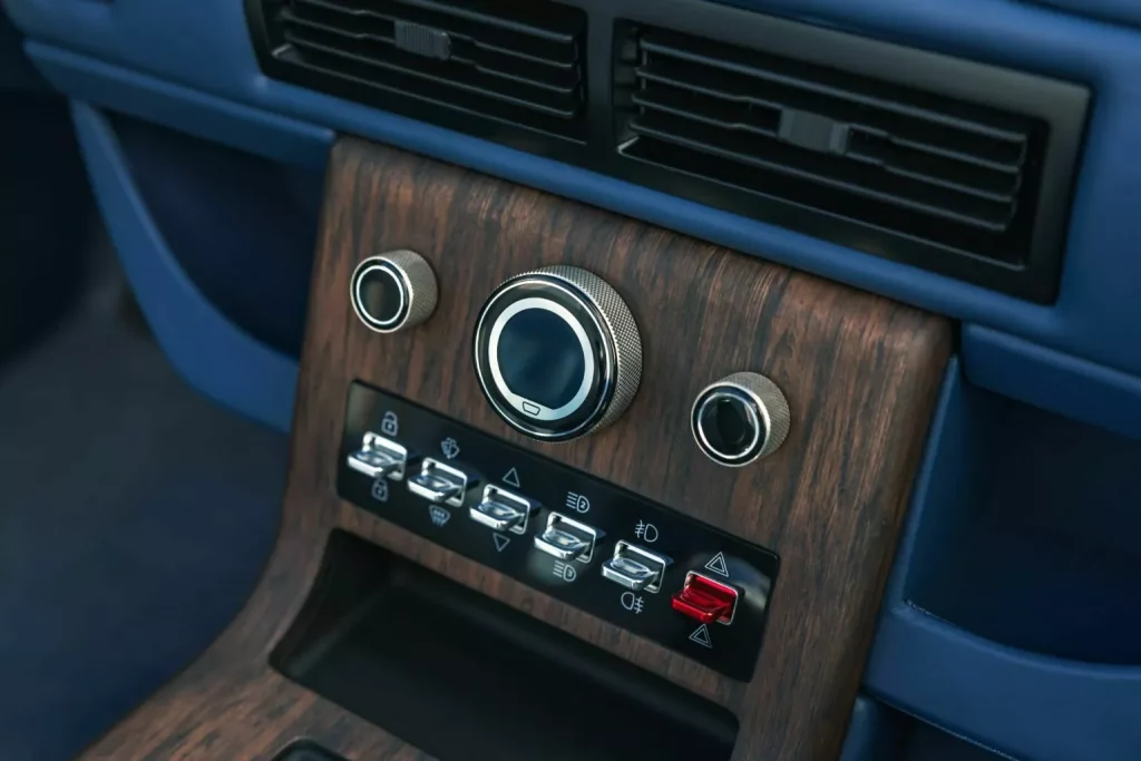 El único Range Rover Classic eléctrico y descapotable lo firma Lunaz 4 Motor16 2024 Lunaz Range Rover Safari. Imagen detalle interior.