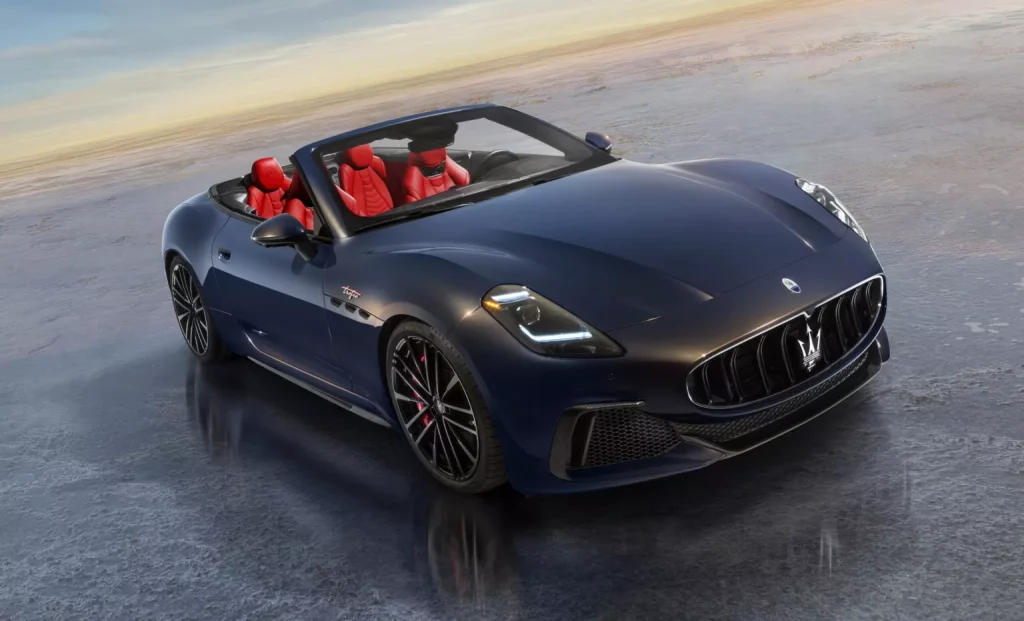 2024 Maserati GranCabrio Trofeo. Imagen delantera.