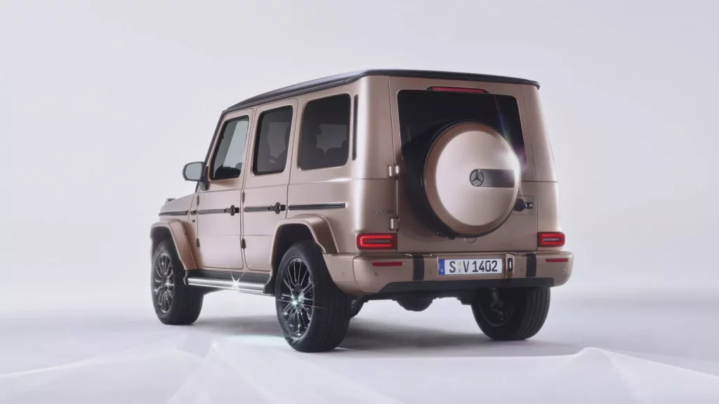 Este es el Mercedes-Benz Clase G que crearon para San Valentín 3 Motor16 2024 Mercedes-Benz Clase G Stronger Than Diamonds. Imagen trasera.
