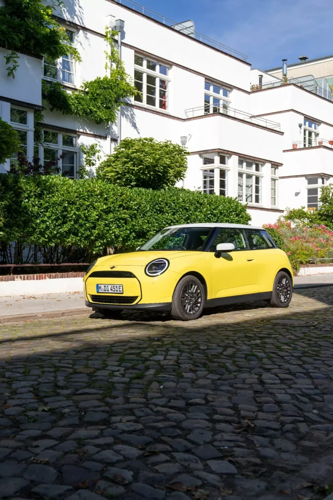 2024 Mini Cooper E Classic 17 Motor16
