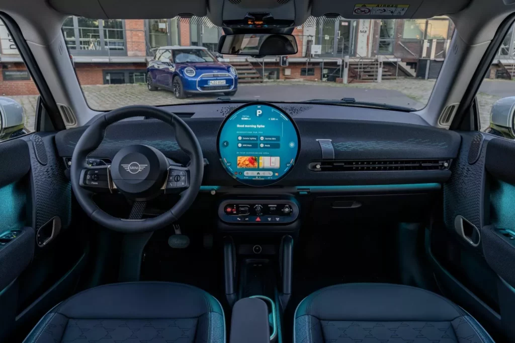 2024 Mini Cooper E Classic. Imagen interior.
