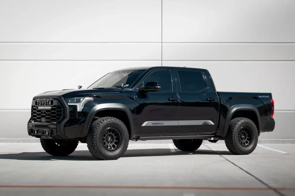 El Toyota Tundra se acera al F-150 Raptor gracias a PaxPower 1 Motor16 2024 Toyota Tundra PawPower. Imagen.