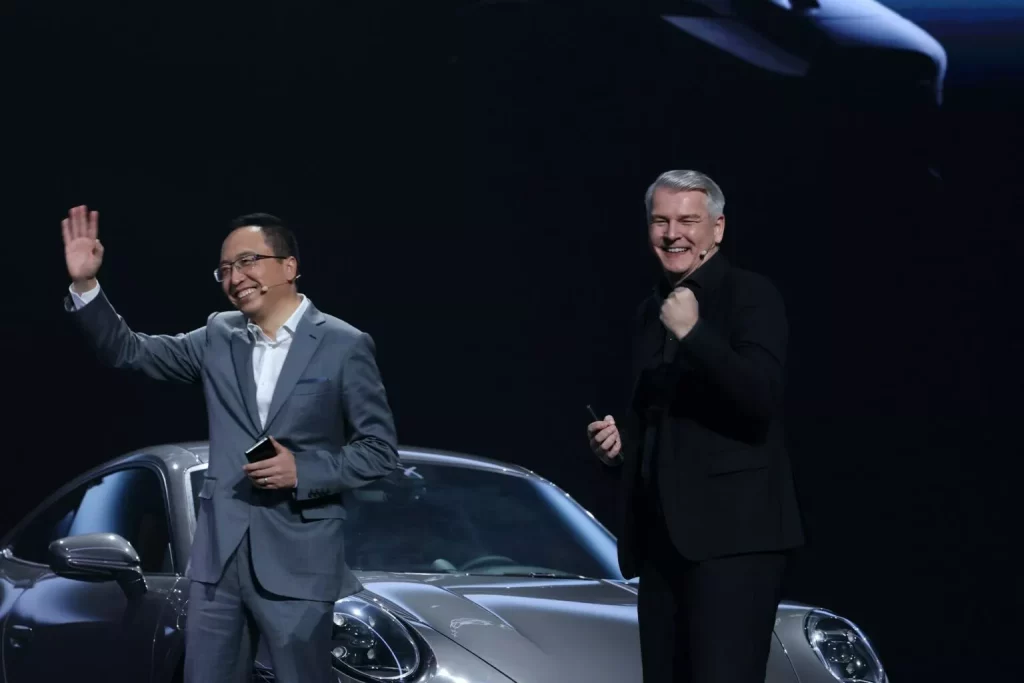 Porsche y HONOR crean el 911 GT3 RS de los smartphone 12 Motor16 2024 Porsche Honor Magic V2 RSR 10 Motor16