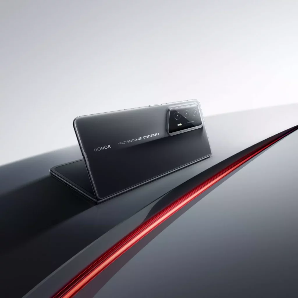 Porsche y HONOR crean el 911 GT3 RS de los smartphone 1 Motor16 2024 Porsche Design HONOR Magic V2 RSR. Imagen.
