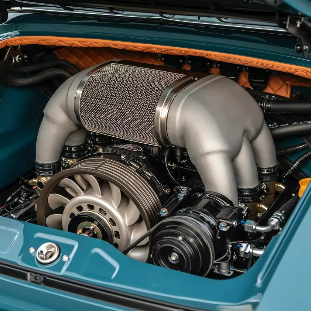 2024 Singer Porsche 911 Sotto 300. Imagen motor.