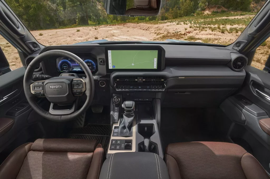 El nuevo Toyota Land Cruiser pisa EE.UU. con unas entrañas muy diferentes 3 Motor16 2024 Toyota Land Cruiser USA. Imagen interior.