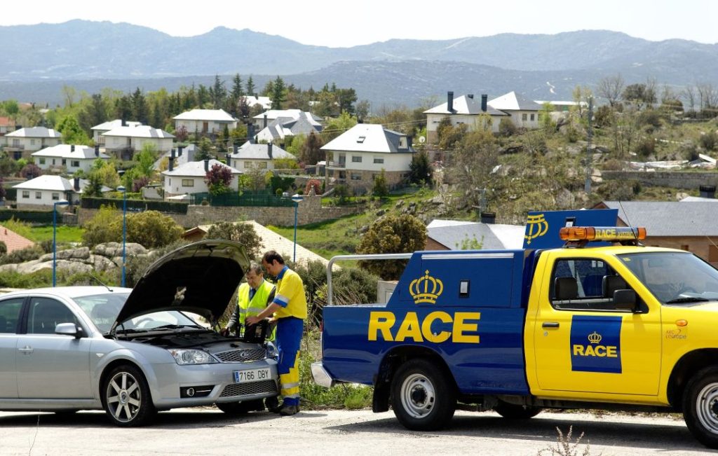 La recomendación que el RACE da a todos a los que vayan a viajar en Semana Santa 1 Motor16 2024 Coche de asistencia. RACE. Imagen.