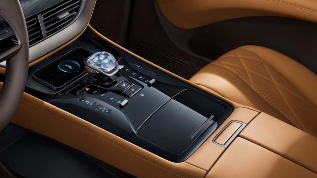 Denza: La marca de BYD y Mercedes aterriza en Europa con este D9 14 Motor16 2024 denza d9 9 Motor16