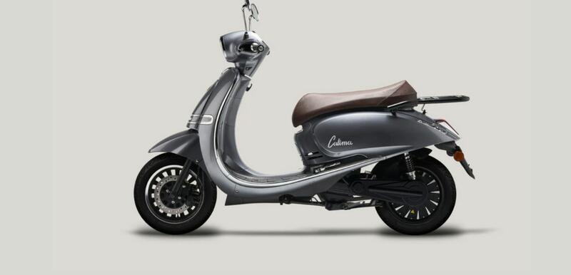 2024 Moto eléctrica. Scooter eléctrico. Imagen.