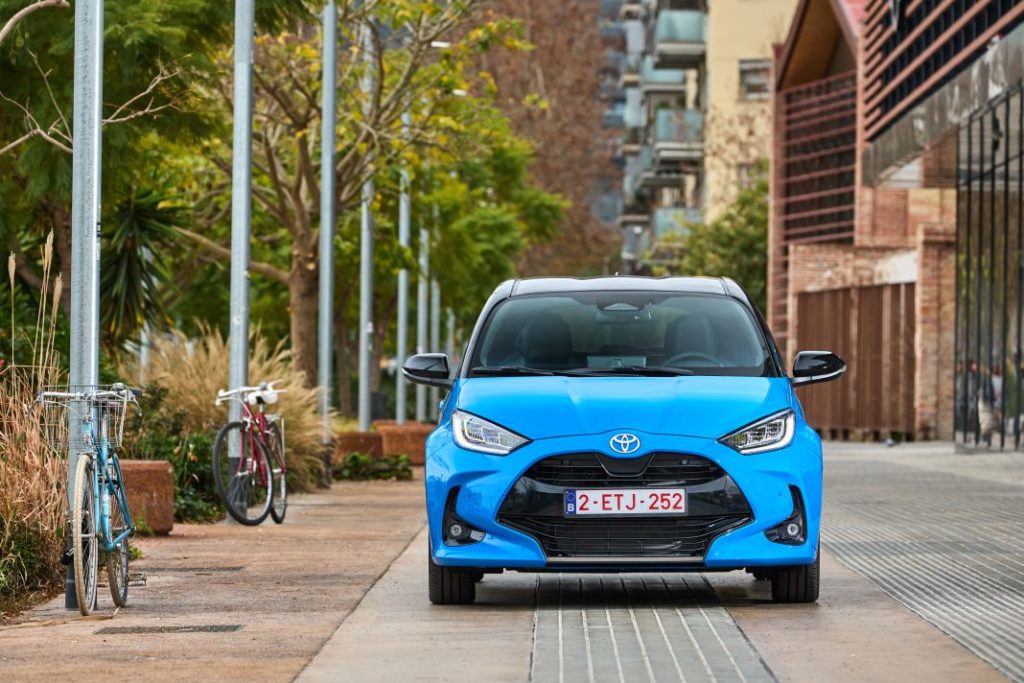 Primera prueba del Toyota Yaris Hybrid 130 CV 2024: Más potente y equipado pero igualmente híbrido 74 Motor16 2024 YARIS DPL EXT STATIC HIGH 00003 Motor16