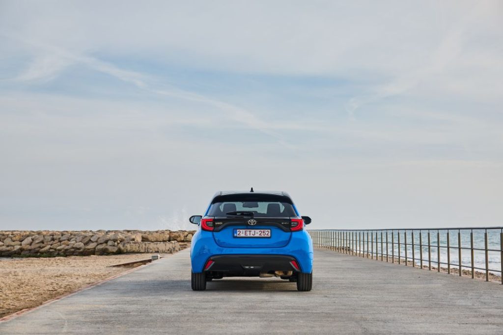 Primera prueba del Toyota Yaris Hybrid 130 CV 2024: Más potente y equipado pero igualmente híbrido 87 Motor16 2024 YARIS DPL EXT STATIC HIGH 00028 Motor16