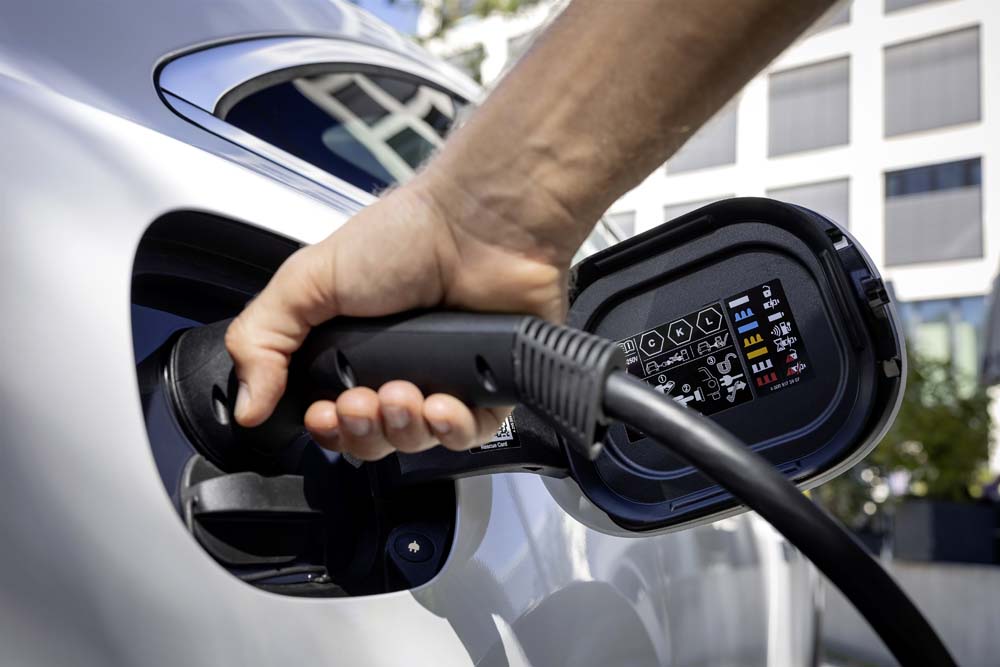 La solución de carga 'total' de Mercedes: vivirás más tranquilo 1 Motor16 Flexible Charging System Pro de Mercedes-Benz