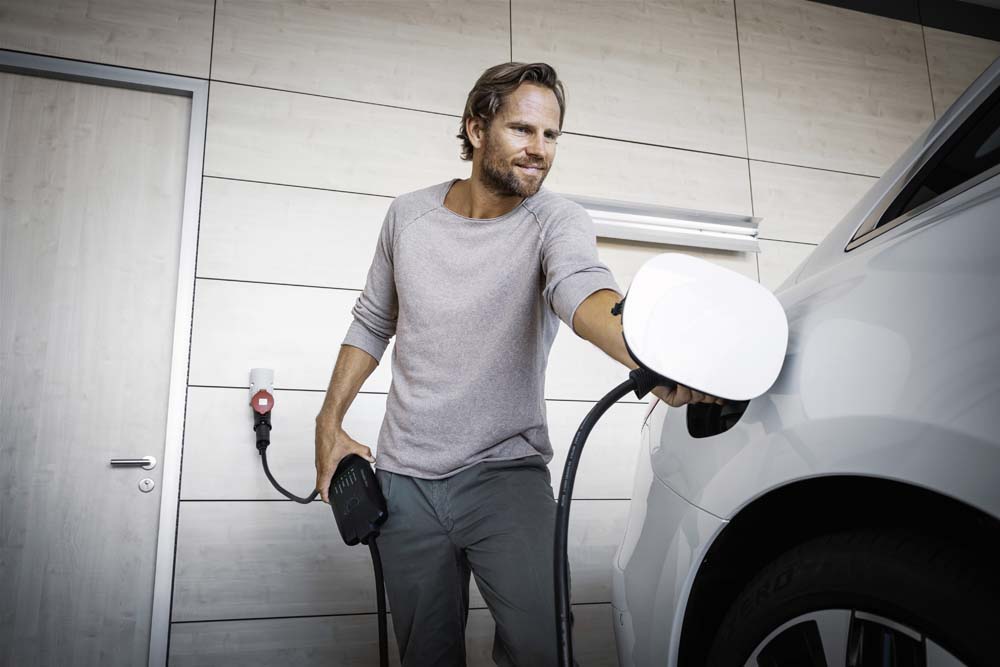 La solución de carga 'total' de Mercedes: vivirás más tranquilo 3 Motor16 Flexible Charging System Pro de Mercedes-Benz