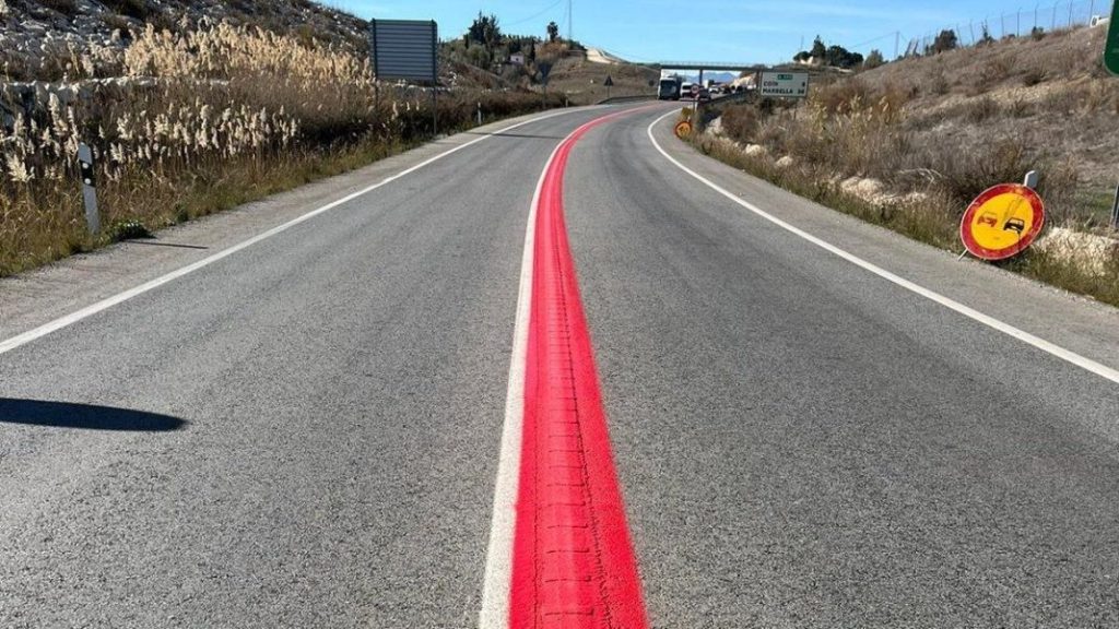 La señalización vial que 'no encontrarás en ningún libro de autoescuela' y que se ha pintado en el Corredor del Nalón 169 Motor16 56d87c5a fdea 4152 8657 233e187f6337 16 9 discover 1200x675 Motor16