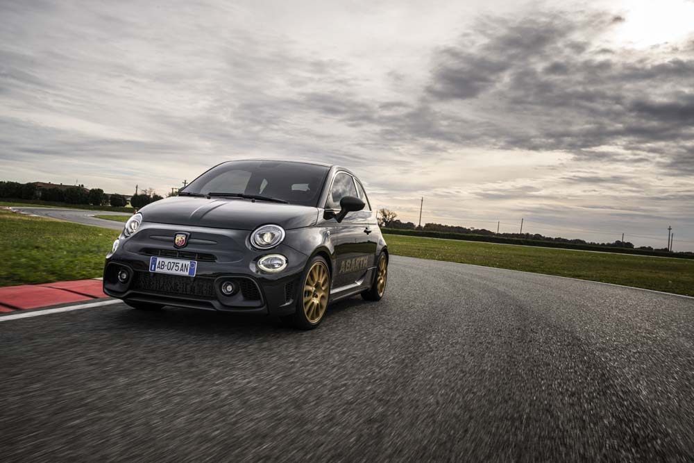 Abarth celebra su 75 aniversario con esta genuina serie limitada 13 Motor16 Abarth 695 75 Aniversario 10 Motor16
