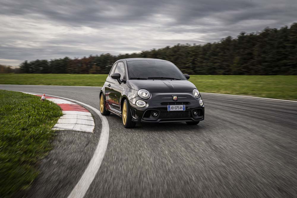 Abarth celebra su 75 aniversario con esta genuina serie limitada 6 Motor16 Abarth 695 75 Aniversario 3 Motor16