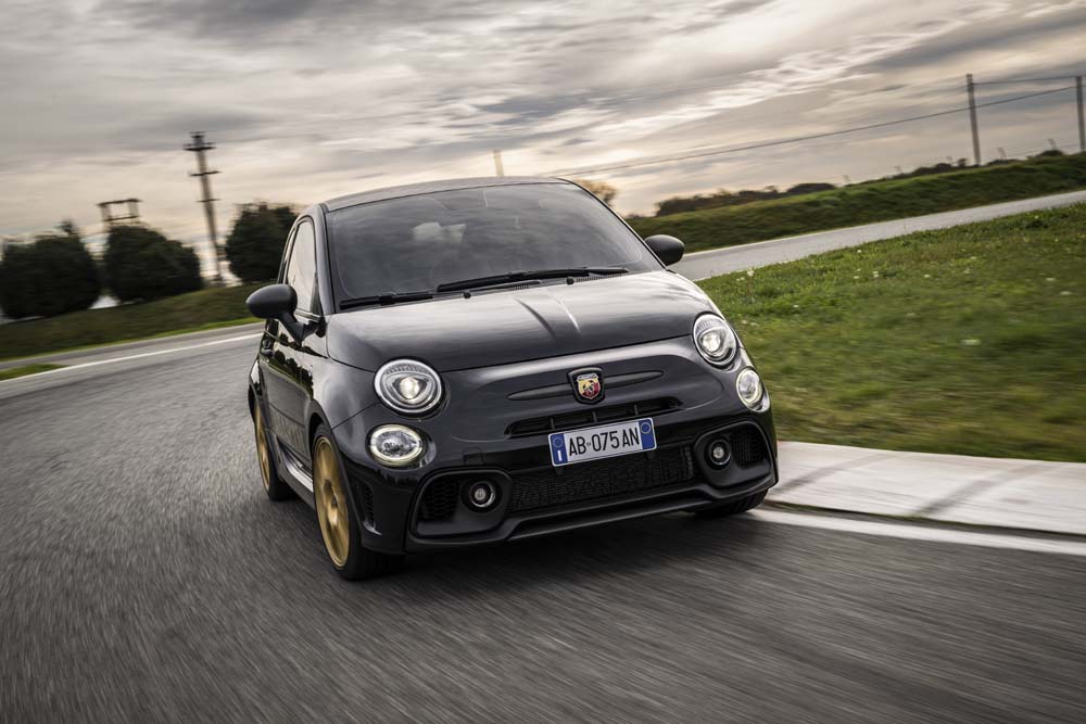 Abarth celebra su 75 aniversario con esta genuina serie limitada 9 Motor16 Abarth 695 75 Aniversario 6 Motor16
