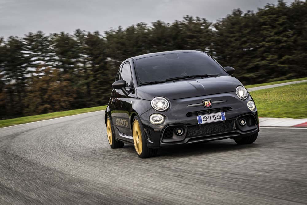 Abarth celebra su 75 aniversario con esta genuina serie limitada 10 Motor16 Abarth 695 75 Aniversario 7 1 Motor16