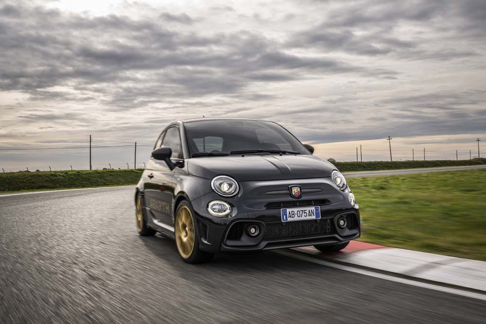 Abarth celebra su 75 aniversario con esta genuina serie limitada 12 Motor16 Abarth 695 75 Aniversario 9 Motor16