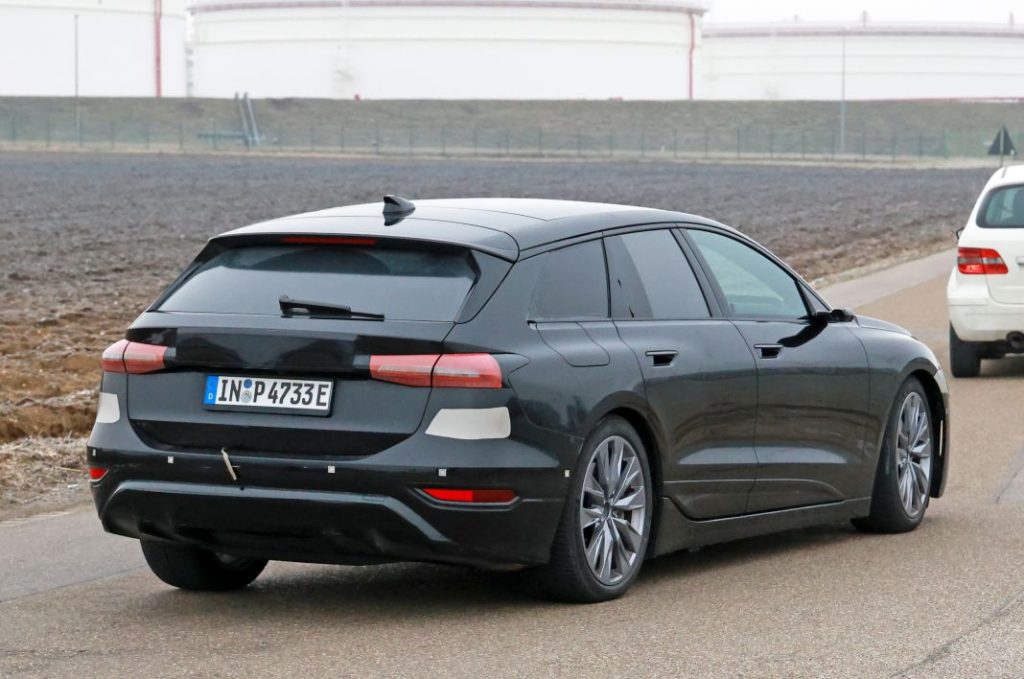 El Audi A6 Avant e-tron 2024 se deja ver prácticamente sin camuflaje 10 Motor16 Audi A6 Avant e tron 13 Motor16