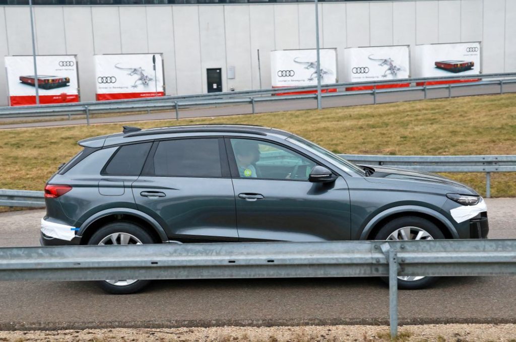 Fotos espía del Audi Q6 e-tron 2024 prácticamente al desnudo 13 Motor16 Audi Q6 e tron 10 Motor16