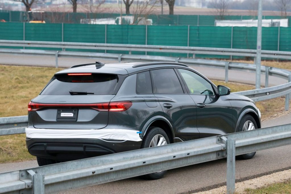 Fotos espía del Audi Q6 e-tron 2024 prácticamente al desnudo 17 Motor16 Audi Q6 e tron 14 Motor16