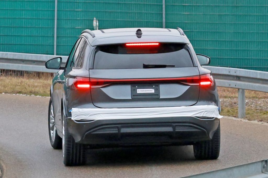 Fotos espía del Audi Q6 e-tron 2024 prácticamente al desnudo 23 Motor16 Audi Q6 e tron 20 Motor16