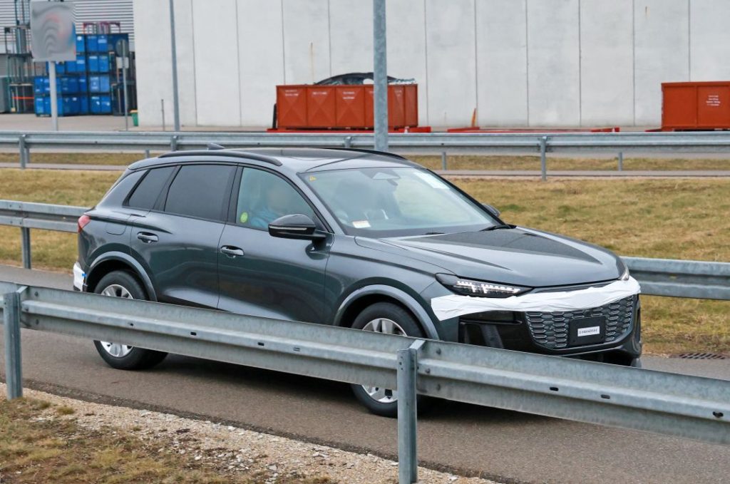 Fotos espía del Audi Q6 e-tron 2024 prácticamente al desnudo 9 Motor16 Audi Q6 e tron 6 Motor16