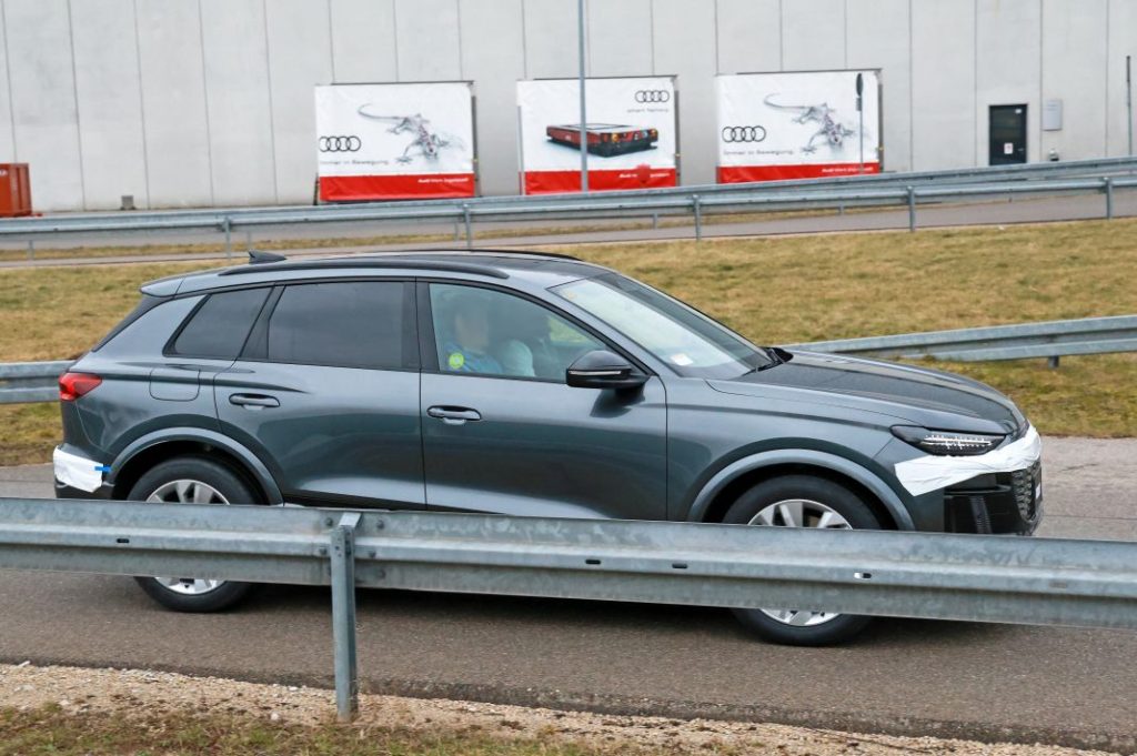 Fotos espía del Audi Q6 e-tron 2024 prácticamente al desnudo 11 Motor16 Audi Q6 e tron 8 Motor16