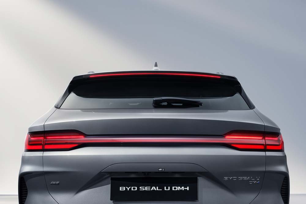 Aterriza en Europa el BYD Seal U DM-i, su primer modelo híbrido enchufable 8 Motor16 BYD Seal U PHEV 4 Motor16