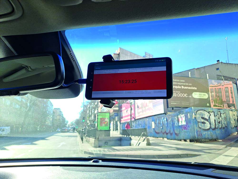 La Inteligencia Artificial ya se utiliza para supervisar el estado de calles y carreteras 3 Motor16 Coche ASIMOB Carabanchel 1.jpg 2031782798 1 Motor16