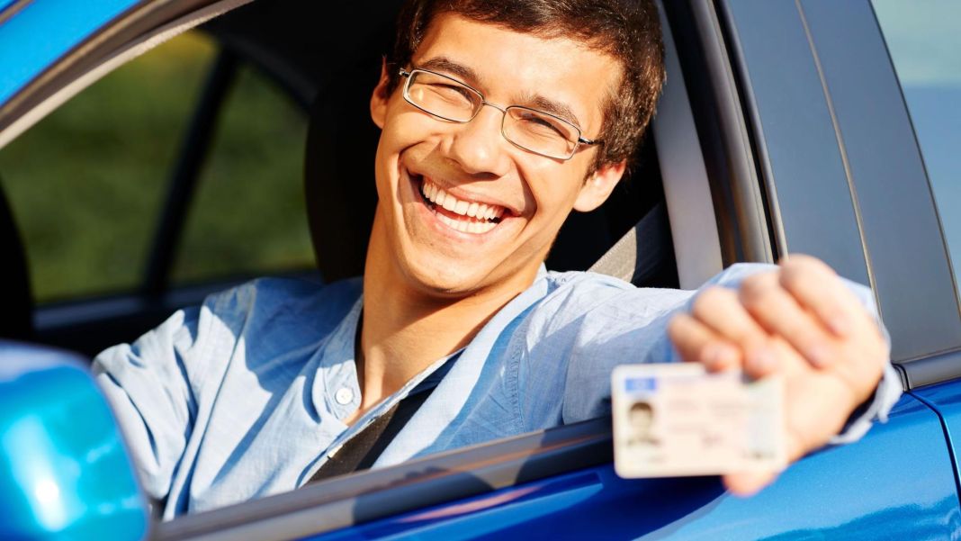 5 multas que la Guardia Civil de Tráfico puede poner a un conductor novel 3 Motor16 EL CARNÉ POR PUNTOS Y SU IMPACTO EN NOVELES
