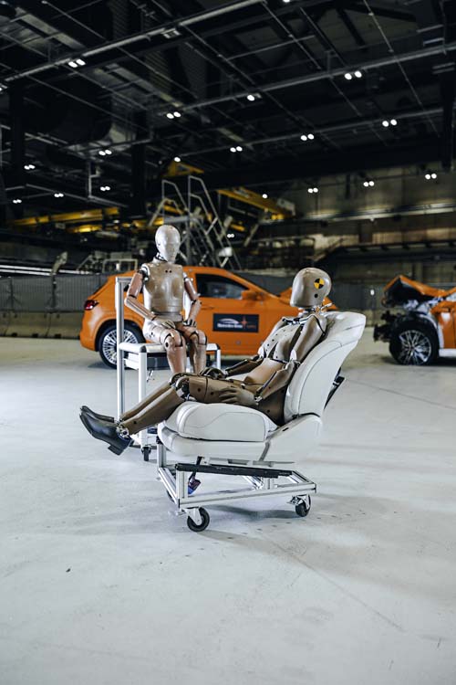¿Hombres y mujeres igual de protegidos en un choque? Mercedes te da las claves 12 Motor16 Dummies Mercedes Benz 8 Motor16