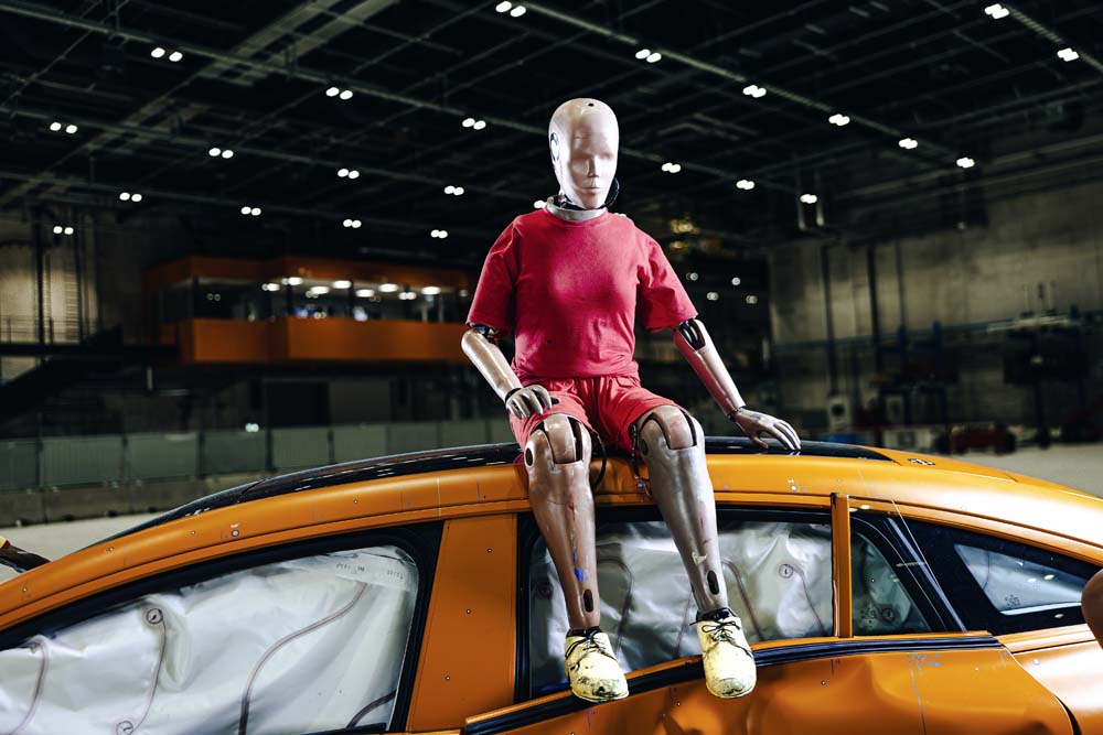 ¿Hombres y mujeres igual de protegidos en un choque? Mercedes te da las claves 3 Motor16 Dummies o maniquíes empleados por Mercedes en sus pruebas de choque.