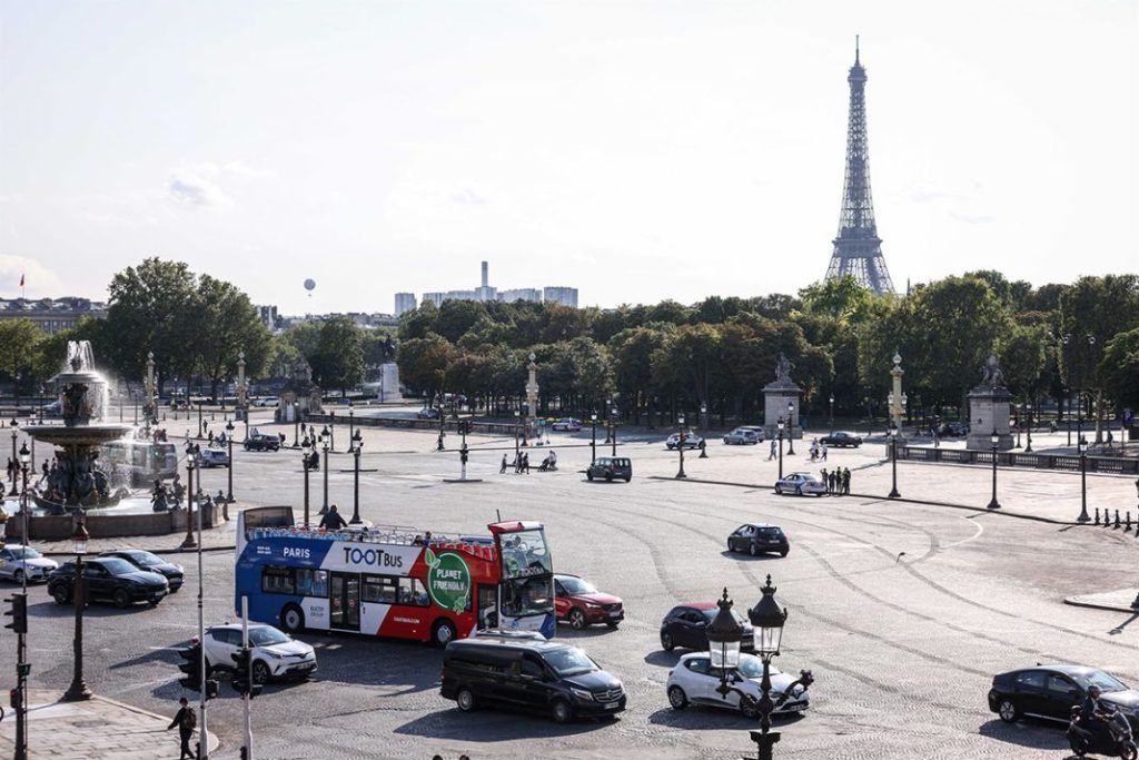 EuropaPress torre eiffel paris coches Motor16