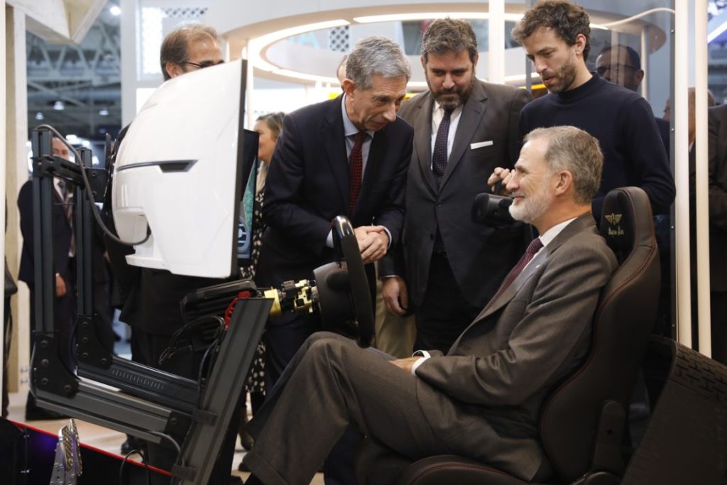 Felipe VI prueba el superdeportivo Carmen Boulogne, con 1.114 CV 1 Motor16 Felipe VI simulador Carmen Boulogne4 Motor16