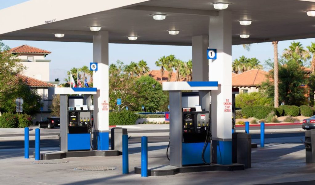 El nuevo truco que ha llegado a España para engañar a los surtidores de gasolina y repostar gratis 148 Motor16 truco en gasolinera