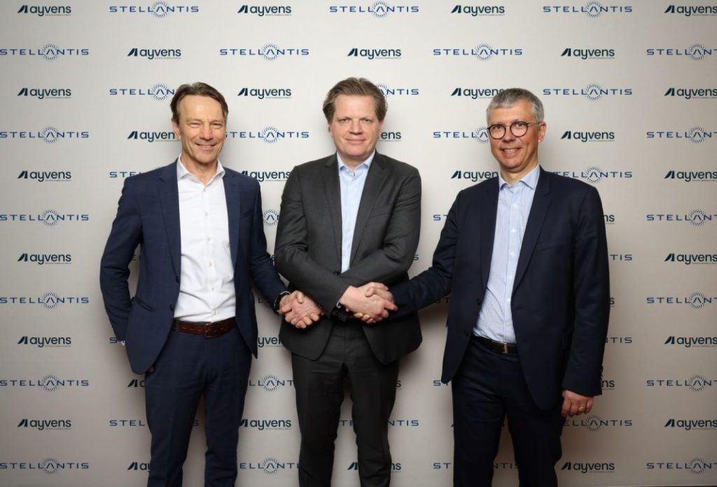 Ayvens acuerda con Stellantis la compra de 500.000 vehículos de las distintas gamas del grupo hasta 2026 3 Motor16 HANDSS1 Motor16