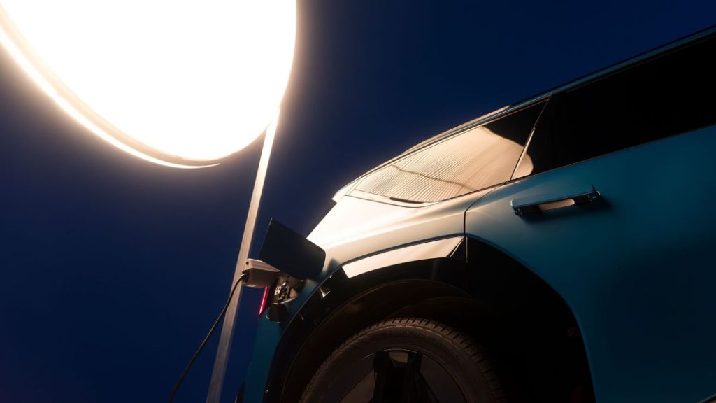 Un coche eléctrico capaz de reproducir la luz solar 3 Motor16 KIAEV9NorwaySunInstallation4 Motor16