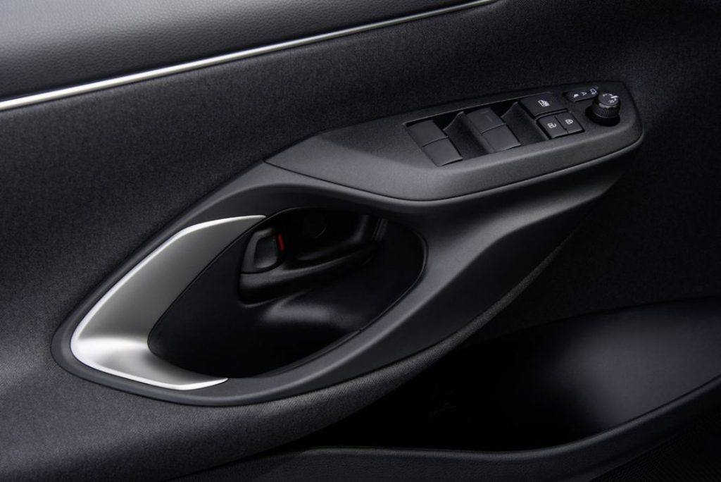 El Mazda2 Hybrid llega, renovado como el Toyota Yaris, al mercado 16 Motor16 MAZDA 2 HYBRID 13 Motor16