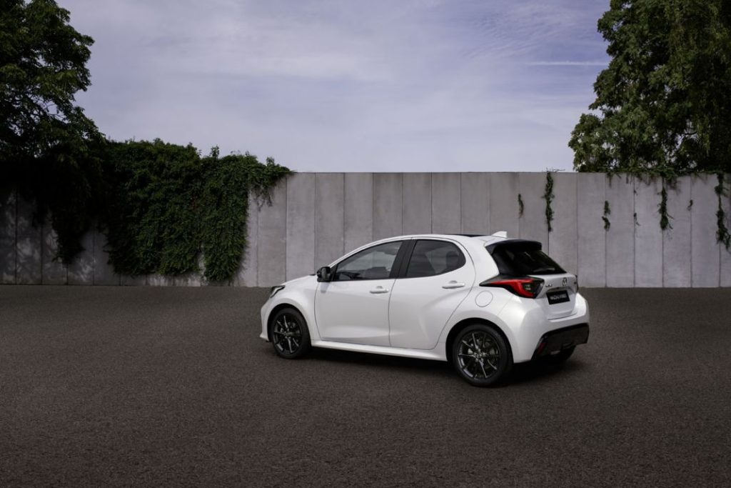 El Mazda2 Hybrid llega, renovado como el Toyota Yaris, al mercado 18 Motor16 MAZDA 2 HYBRID 15 Motor16
