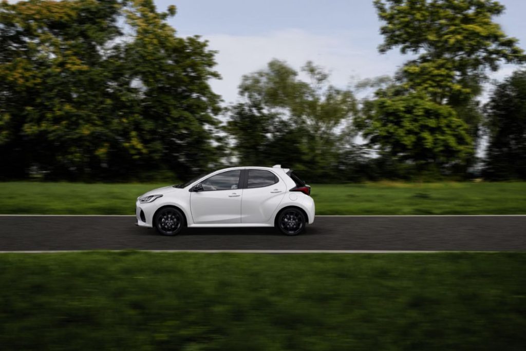 El Mazda2 Hybrid llega, renovado como el Toyota Yaris, al mercado 3 Motor16 MAZDA 2 HYBRID 4 Motor16