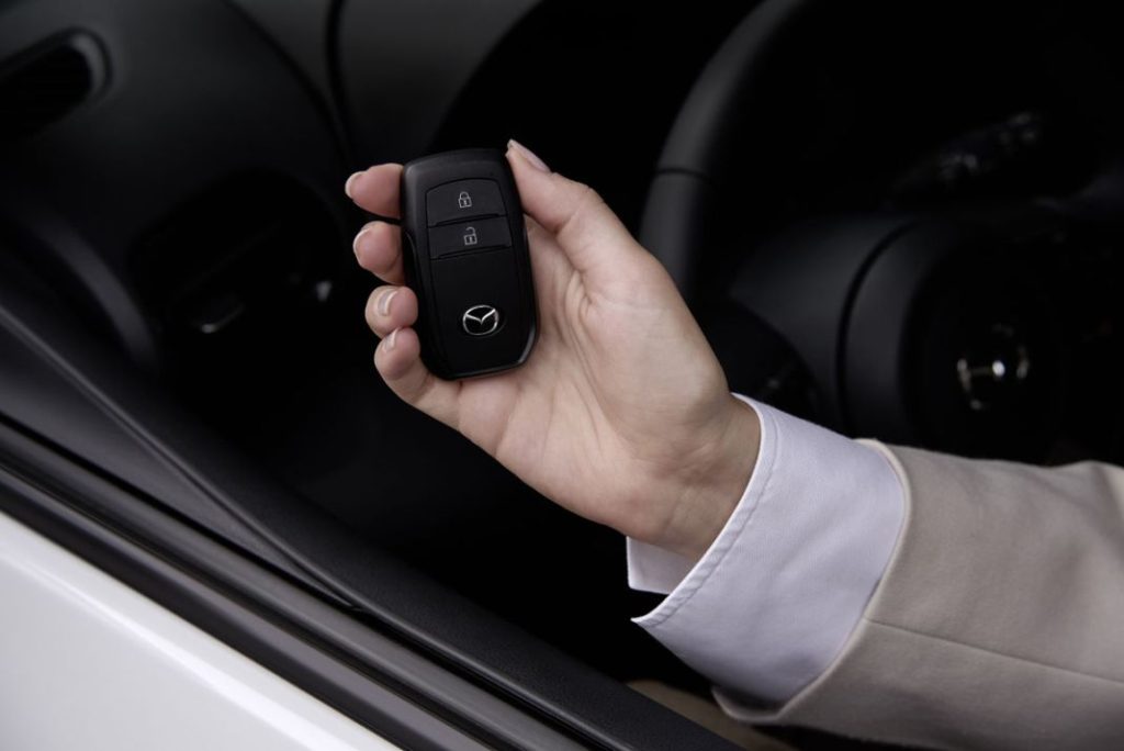 El Mazda2 Hybrid llega, renovado como el Toyota Yaris, al mercado 11 Motor16 MAZDA 2 HYBRID 8 Motor16