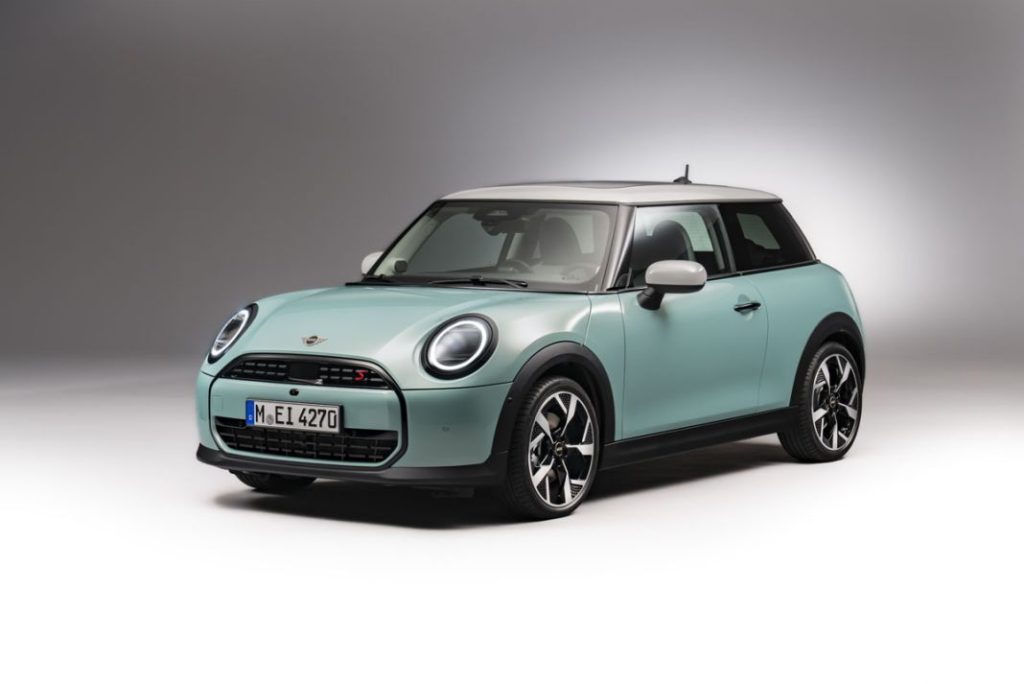 El nuevo Mini Cooper guarda las esencias: 3 puertas, de gasolina y con diversión al volante de serie 4 Motor16 MINI COOPER S 1 Motor16