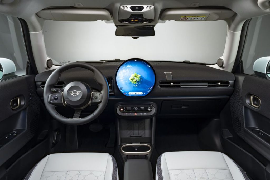 El nuevo Mini Cooper guarda las esencias: 3 puertas, de gasolina y con diversión al volante de serie 15 Motor16 MINI COOPER S 12 Motor16
