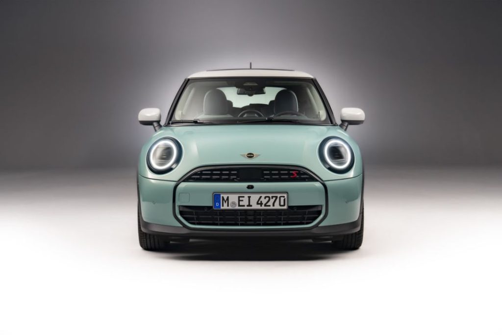 El nuevo Mini Cooper guarda las esencias: 3 puertas, de gasolina y con diversión al volante de serie 5 Motor16 MINI COOPER S 2 Motor16