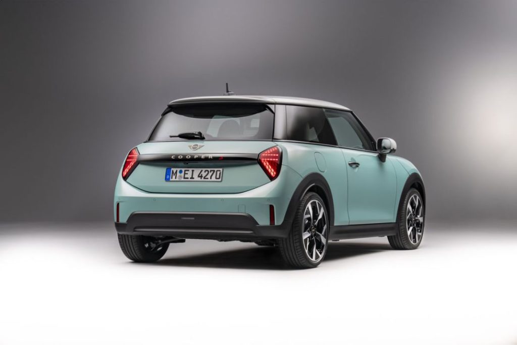 El nuevo Mini Cooper guarda las esencias: 3 puertas, de gasolina y con diversión al volante de serie 7 Motor16 MINI COOPER S 4 Motor16