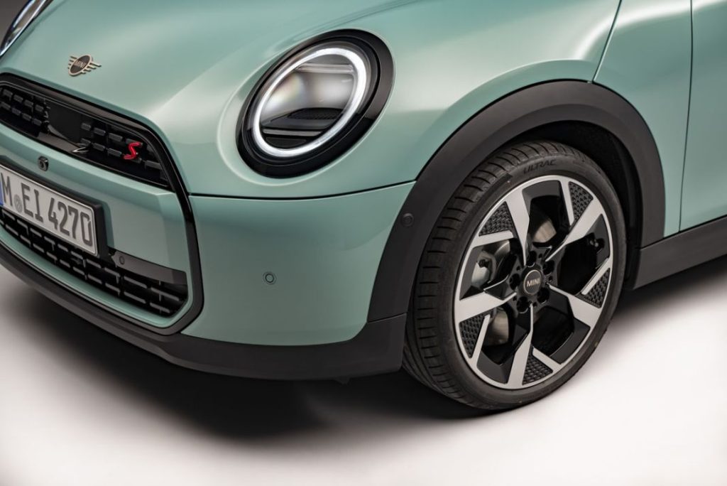 El nuevo Mini Cooper guarda las esencias: 3 puertas, de gasolina y con diversión al volante de serie 12 Motor16 MINI COOPER S 9 Motor16
