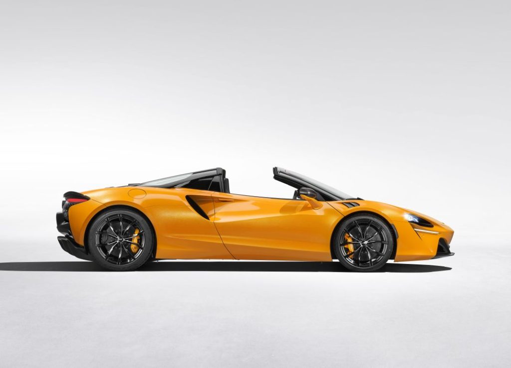 McLaren Artura Spider: El súper deportivo híbrido enchufable, ahora sin techo 10 Motor16 McLaren Artura Spider profile roof down Motor16