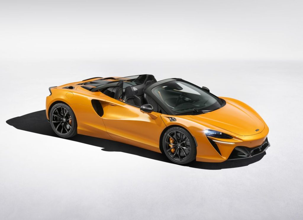McLaren Artura Spider: El súper deportivo híbrido enchufable, ahora sin techo 1 Motor16 McLaren Artura Spider roof down Motor16